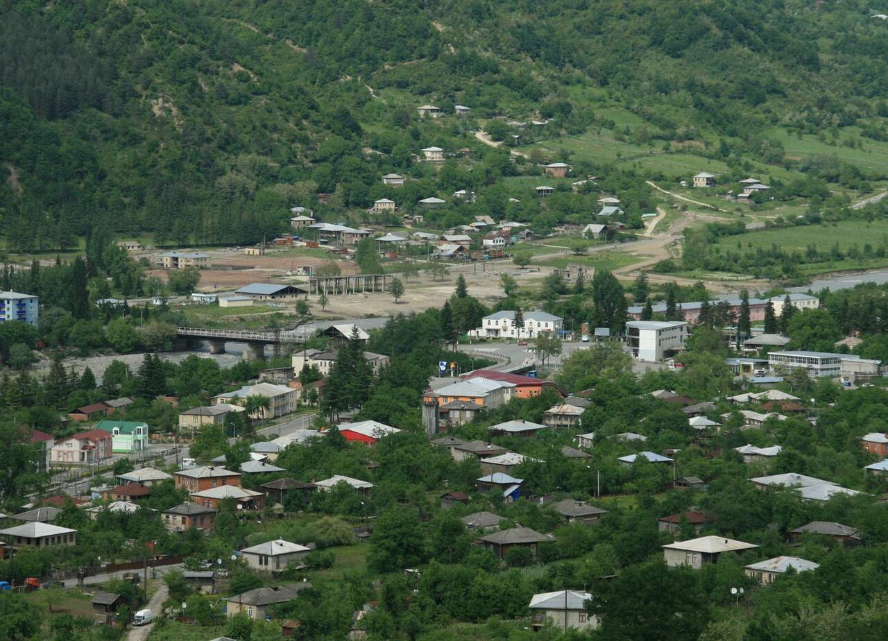Амбролаури — вид на город